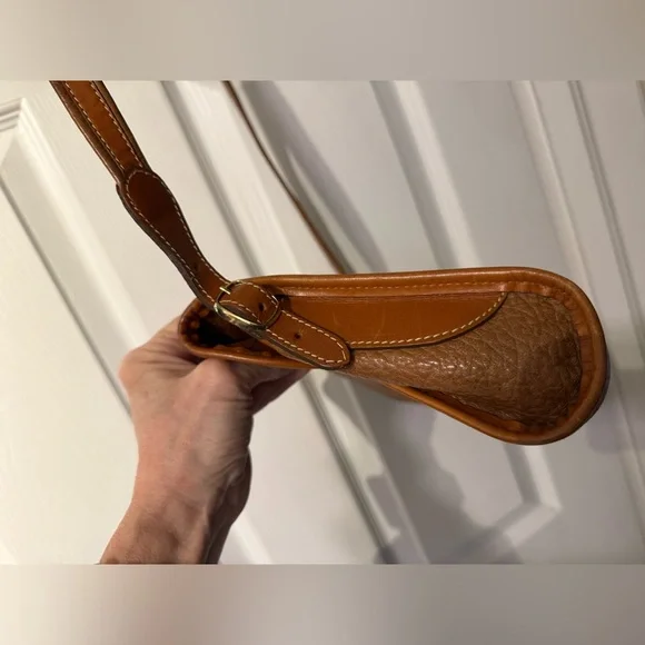 Vintage Carlos Falchi leather crossbody bag - Picture 7 of 14